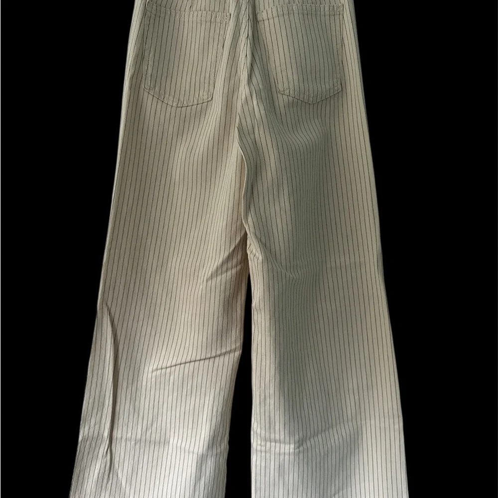 Universal Thread women’s Pinstriped Khaki wide leg, high rise - Picture 2 of 10